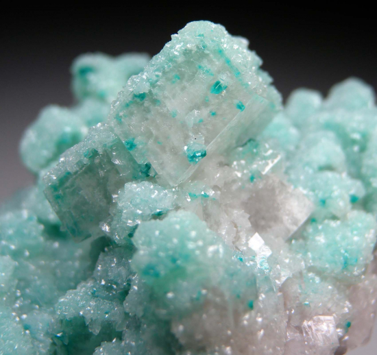 Dioptase, Calcite from Tsumeb, Namibia [db_pics/pics/p276d.jpg]
