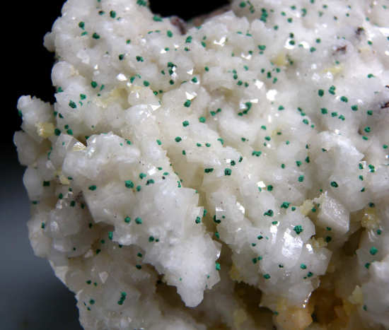 Mimetite, Malachite on Dolomite from Tsumeb, Namibia [db_pics/pics/p279c.jpg]