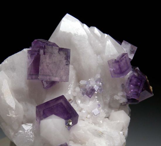 Fluorite on Quartz from Yaogangxian Mine, Hunan, China [db_pics/pics/p328b.jpg]