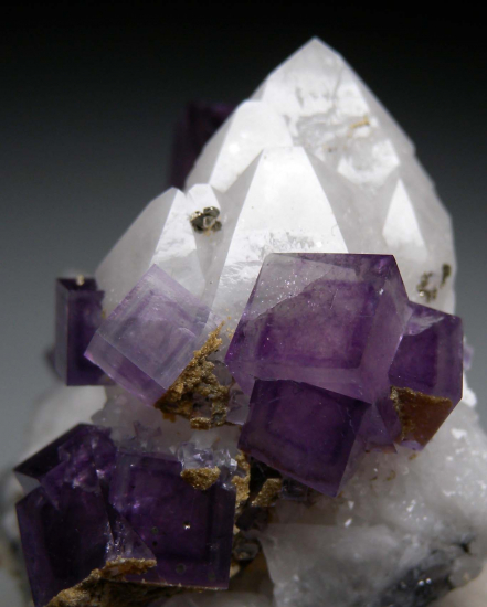 Fluorite on Quartz from Yaogangxian Mine, Hunan, China [db_pics/pics/p328d.jpg]