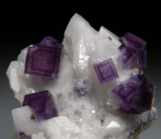 Fluorite on Quartz from Yaogangxian Mine, Hunan, China [db_pics/pics/p328e.jpg]