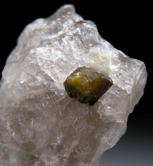 Microlite in Quartz from Amelia, Virginia, USA [db_pics/pics/p334b.jpg]