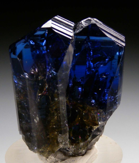 Tanzanite from Merelani Hills, Arusha, Tanzania [db_pics/pics/p367b.jpg]
