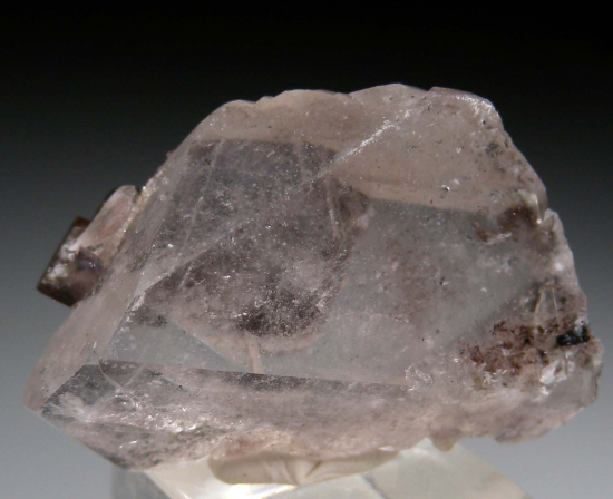 Scheelite on Quartz from Yaogangxian Mine, Hunan, China [db_pics/pics/p401b.jpg]