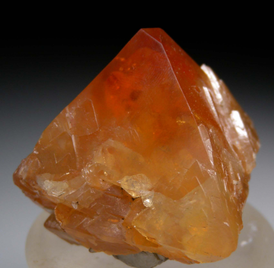 Scheelite from Mt Xuebaoding, Ping Wu, Sichuan Prov., China [db_pics/pics/p402a.jpg]