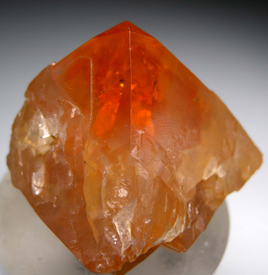 Scheelite from Mt Xuebaoding, Ping Wu, Sichuan Prov., China [db_pics/pics/p402b.jpg]