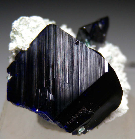 Azurite with Brochantite from Milpillas Mine, Cuitaca, Sonora, Mexico [db_pics/pics/p408c.jpg]