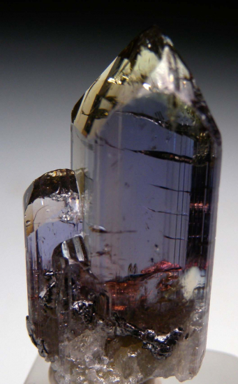 Tanzanite from Merelani Hills, Arusha, Tanzania [db_pics/pics/p430c.jpg]