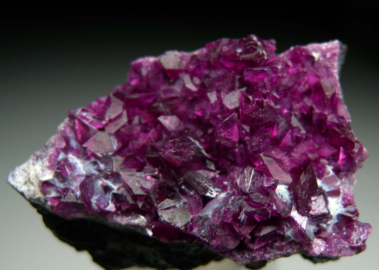 Kammererite from Kop Krom Mine, Kop Daglari, East Anatolia, Turkey [db_pics/pics/p431a.jpg]