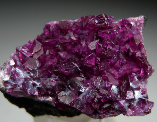 Kammererite from Kop Krom Mine, Kop Daglari, East Anatolia, Turkey [db_pics/pics/p431d.jpg]