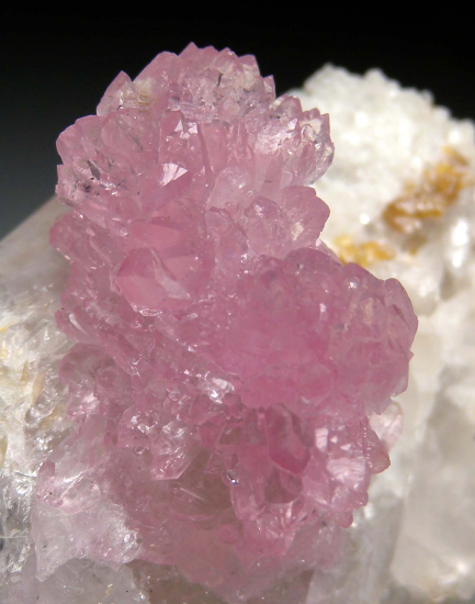 Rose Quartz from Sapucaia Mine, Galileia, Minas Gerais, Brazil [db_pics/pics/p445d.jpg]