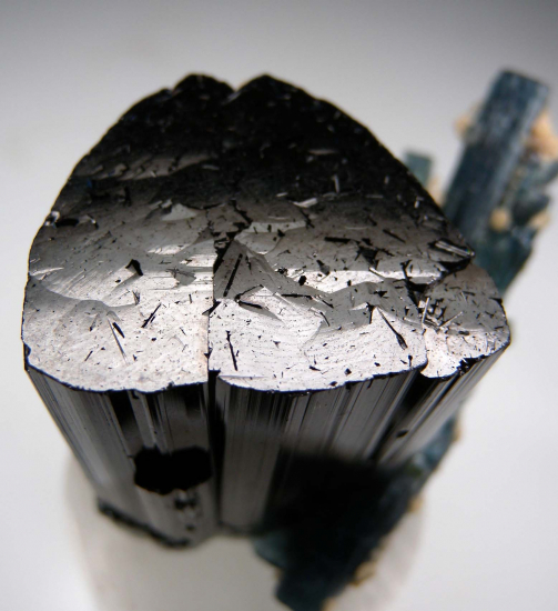 Tourmaline var. Indicolite from Ribeirao das Folhas, Minas Nova, Minas Gerais, Brazil [db_pics/pics/p486d.jpg]