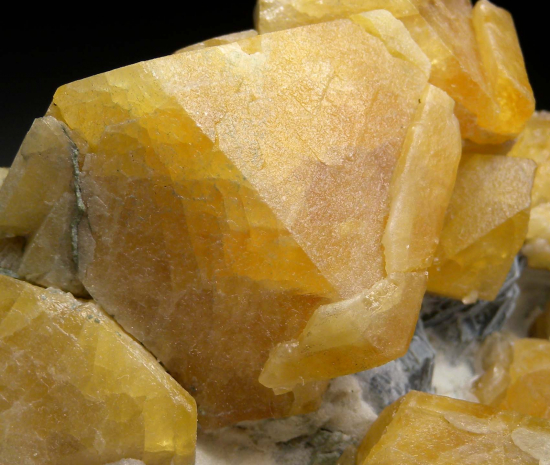 Scheelite from Traversella Mine, Chiusella Valley, Torino Province, Piedmont, Italy [db_pics/pics/p487c.jpg]