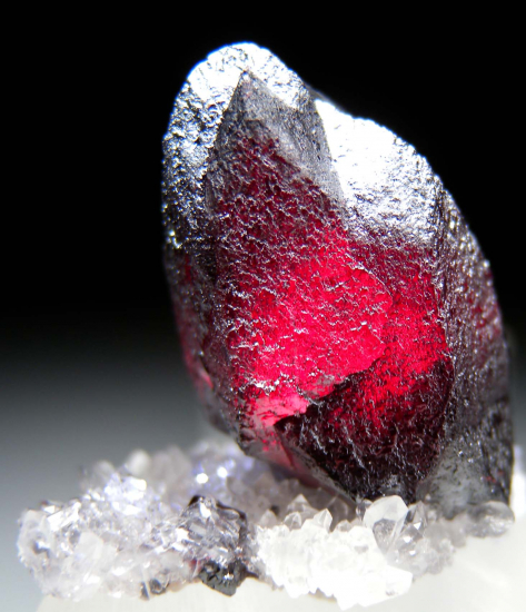 Cinnabar on Quartz from Tongren, Guizhou, China [db_pics/pics/p489c.jpg]