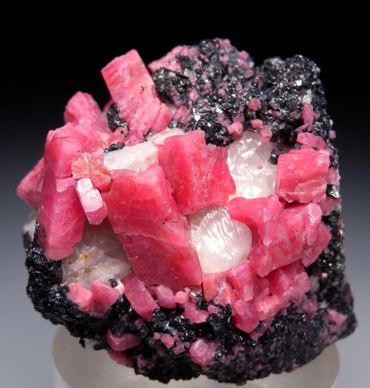 Rhodonite from Franklin, New Jersey, USA [db_pics/pics/p495a.jpg]