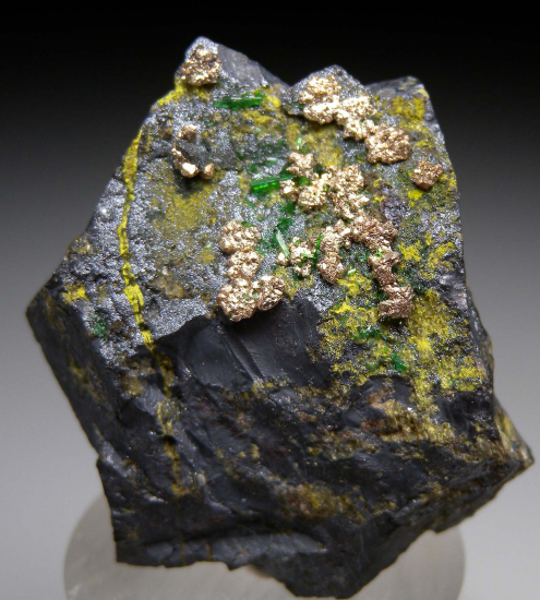 Silver, Zincolivenite, Ferrilotharmeyerite from Tsumeb, Namibia [db_pics/pics/p516a.jpg]