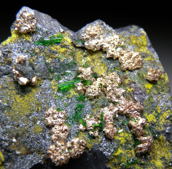 Silver, Zincolivenite, Ferrilotharmeyerite from Tsumeb, Namibia [db_pics/pics/p516d.jpg]