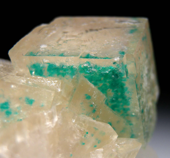Dioptase in Calcite from Tsumeb, Namibia [db_pics/pics/p517c.jpg]
