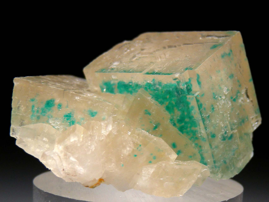Dioptase in Calcite from Tsumeb, Namibia [db_pics/pics/p517e.jpg]