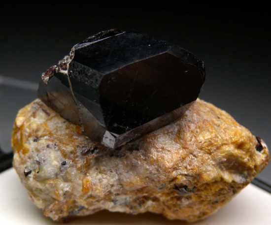 Rutile from Champion Mine, Mono Co., California, USA [db_pics/pics/p537b.jpg]