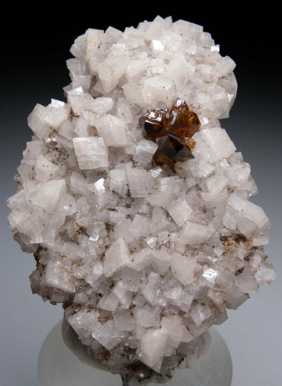 Sphalerite on Dolomite from Penfield Quarry, Monroe County, New York, USA [db_pics/pics/p549a.jpg]