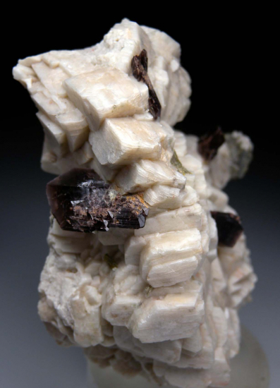 Axinite, Epidote on Albite from Thompson Peak, Plumas County, California, USA [db_pics/pics/p567b.jpg]