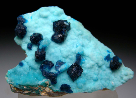 Veszelyite on Hemimorphite from Palabanda quarries, Mfouati, Bouenza Department, Republic of the Congo [db_pics/pics/p572a.jpg]