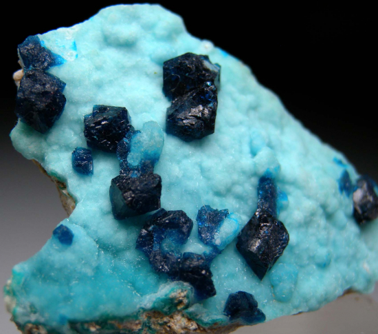 Veszelyite on Hemimorphite from Palabanda quarries, Mfouati, Bouenza Department, Republic of the Congo [db_pics/pics/p572b.jpg]