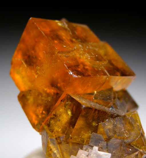 Fluorite from Filon Jaune, Valzergues, Aveyron, Occitanie, France [db_pics/pics/p589c.jpg]