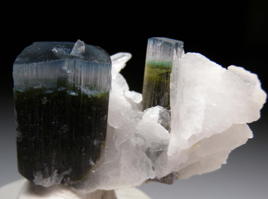 Hambergite on Tourmaline from Stak Nala, Skardu Dist., Pakistan [db_pics/pics/p594b.jpg]