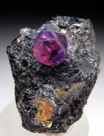 Sapphire from Winza, Dodoma, Tanzania [db_pics/pics/p595a.jpg]