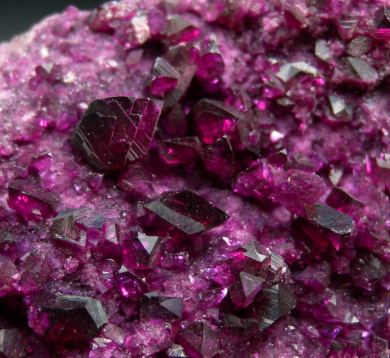 Kammererite from Kop Krom Mine, Kop Daglari, East Anatolia, Turkey [db_pics/pics/p604c.jpg]