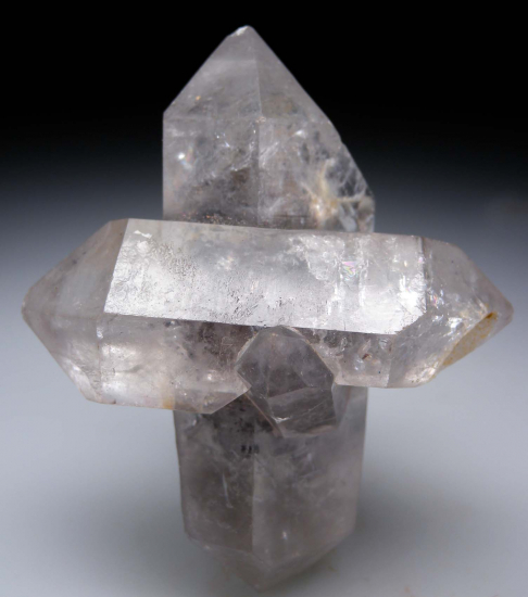 Quartz 'Cross' from Jinkouhe District, Leshan, Sichuan, China [db_pics/pics/p605a.jpg]