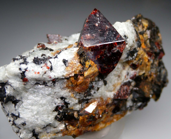 Zircon from Manogay, Dari-i-Pech, Kunar Prov., Afghanistan [db_pics/pics/p614a.jpg]