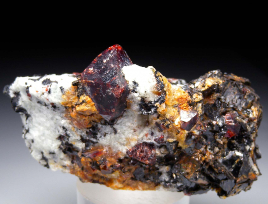 Zircon from Manogay, Dari-i-Pech, Kunar Prov., Afghanistan [db_pics/pics/p614b.jpg]