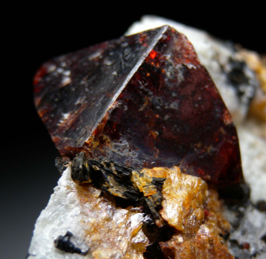 Zircon from Manogay, Dari-i-Pech, Kunar Prov., Afghanistan [db_pics/pics/p614d.jpg]
