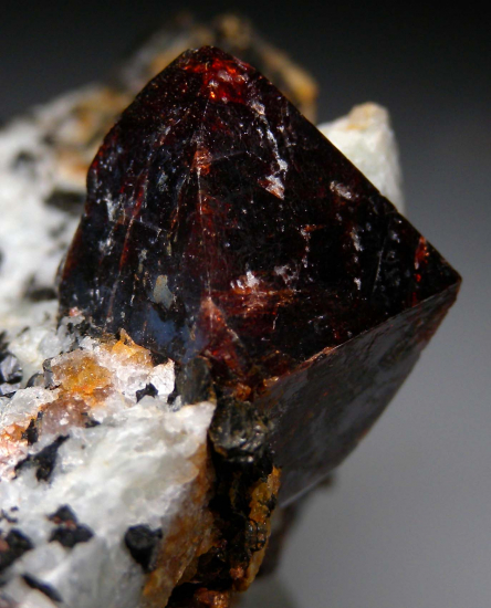 Zircon from Manogay, Dari-i-Pech, Kunar Prov., Afghanistan [db_pics/pics/p614e.jpg]