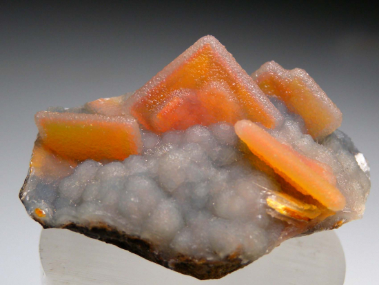 Hemimorphite over Wulfenite from Finch Mine, Haden, Gila Co., Arizona, USA [db_pics/pics/p617a.jpg]