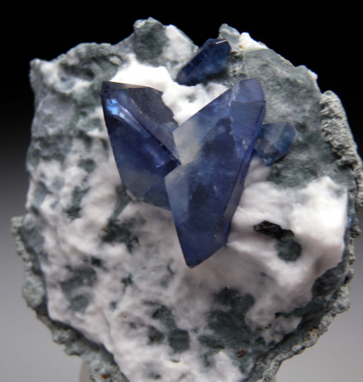 Benitoite from Gem Mine, San Benito Co., California, USA [db_pics/pics/p623b.jpg]