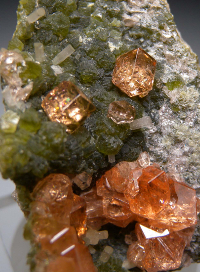 Grossular from Jeffrey Mine, Val-des-Sources, Quebec, Canada [db_pics/pics/p638d.jpg]