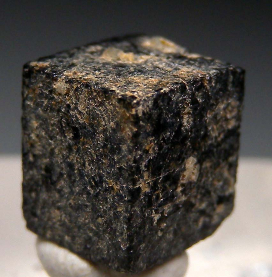 Lueshite from Lueshe carbonatite, Kivu Prov., Congo [db_pics/pics/p649a.jpg]