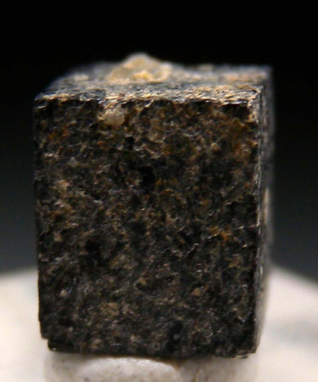 Lueshite from Lueshe carbonatite, Kivu Prov., Congo [db_pics/pics/p649b.jpg]