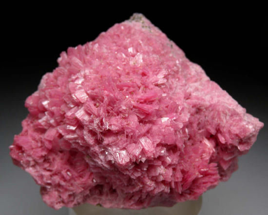 Rhodonite from San Martin Mine, Chiuruco, Ancash Dept., Peru [db_pics/pics/p676a.jpg]