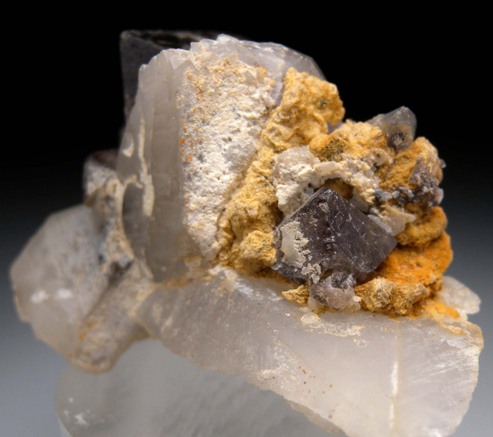 Scheelite from Tae Hwa Mine, Chungju City, North Chungcheong Province, South Korea [db_pics/pics/p688d.jpg]