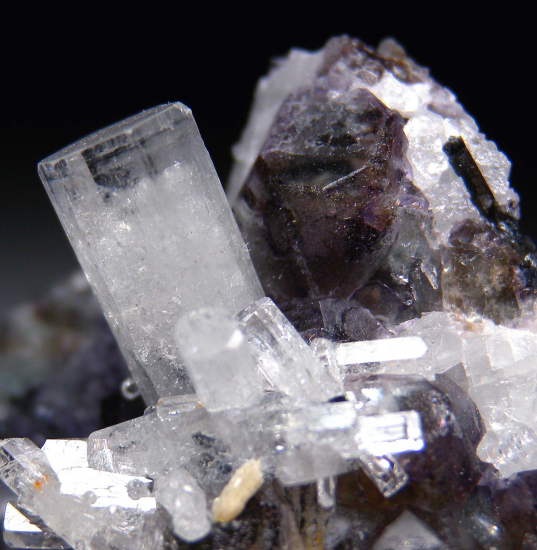 Goshenite on Fluorite from Erongo Mtns., Namibia [db_pics/pics/p720d.jpg]
