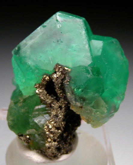 Fluorite with Pyrite from Milpo Mine, Atacocha mining district, Pasco Province, Peru [db_pics/pics/p730a.jpg]