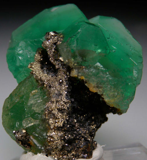 Fluorite with Pyrite from Milpo Mine, Atacocha mining district, Pasco Province, Peru [db_pics/pics/p730d.jpg]