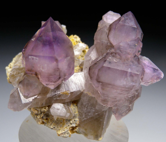 Amethyst from Mono Lake area, Mono Co., California, USA [db_pics/pics/p739a.jpg]