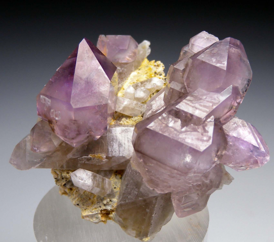 Amethyst from Mono Lake area, Mono Co., California, USA [db_pics/pics/p739b.jpg]