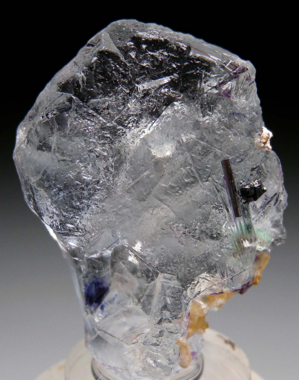 Fluorite with Schorl from Erongo Mountains, Namibia [db_pics/pics/p757a.jpg]
